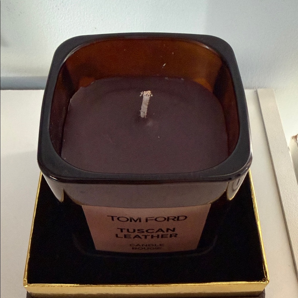 Tom Ford Brown & Gold Tuscan Leather Boxed Candle - Picture 2 of 3